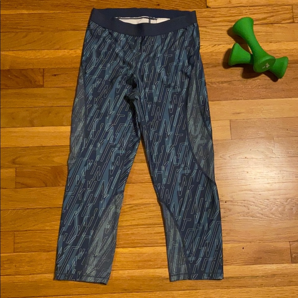 Nike Pro HyperCool Capri Leggings